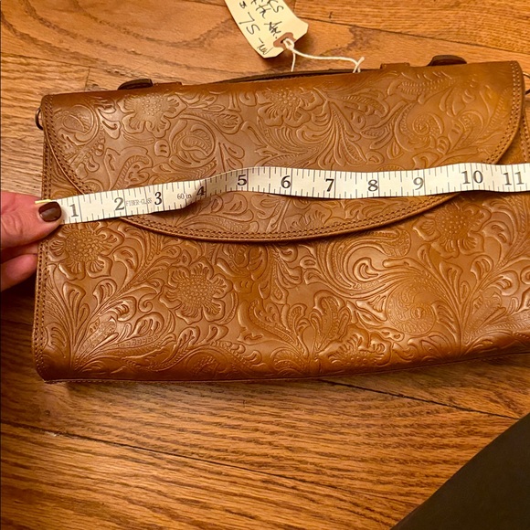 woman's clutch leather purse - Picture 6 of 8